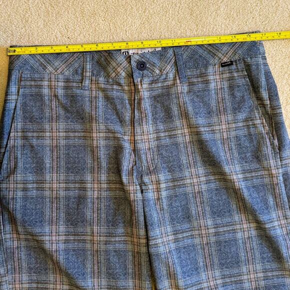 Travis Mathew Hybrid Blue Plaid Golf Performance 11" inseam SZ 32 - Picture 5 of 6